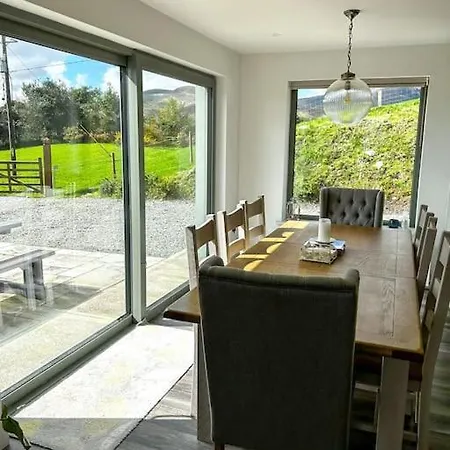 Sneem Farmhouse 펜션 *