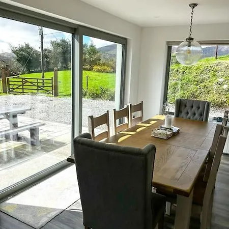 Sneem Farmhouse 斯尼姆