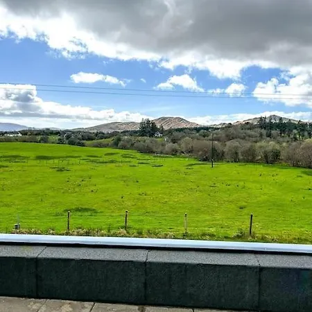 Sneem Farmhouse 度假居 *